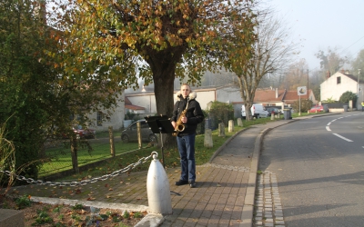 Où Alban attend les participants avec son saxophone.